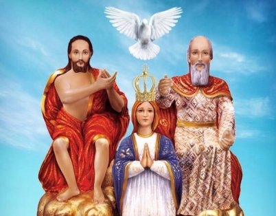 Coroação de Nossa Senhora, ajoelhada entre Jesus e o Pai, sob a pomba do Espírito Santo