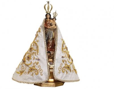 Imagem de Nossa Senhora de Nazaré coroada, com manto bordado e o Menino Jesus