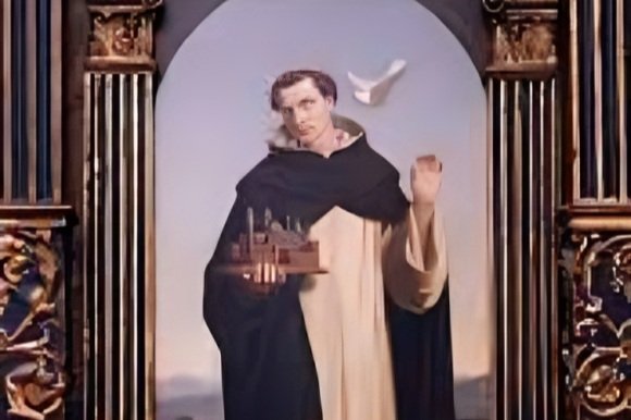 Santo Ambrósio de Sena, frade dominicano com auréola segurando uma maquete de igreja